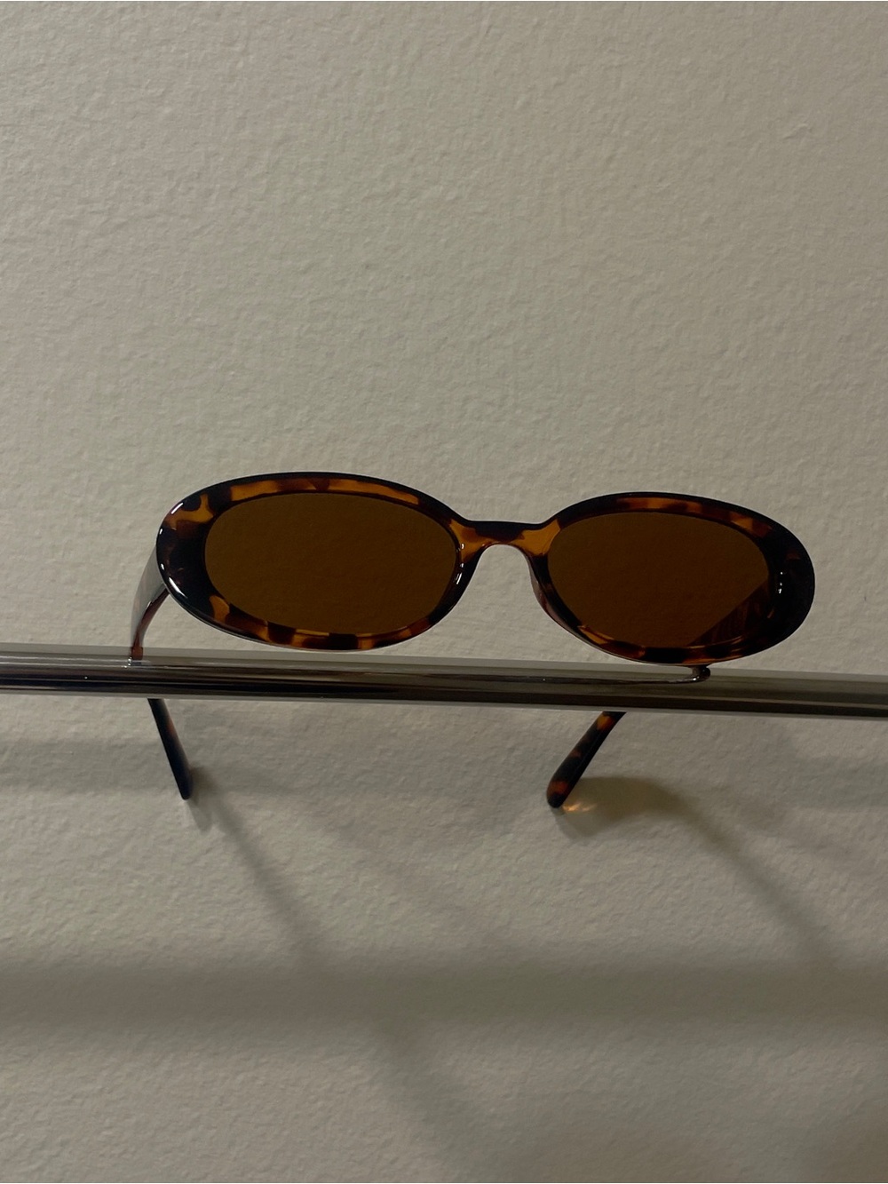 90s Tortoise Oval Sunglasses - Brown Lenses